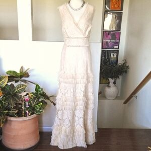 🏷️ Mac Duggal Floral Lace Tiered Porcelain Blush Gown Size 14
